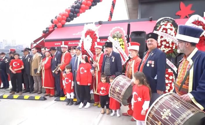 Çanakkale Zaferi yıldönümünde gazilere ve Ankara’ya göç eden depremzedelere döner ikramı