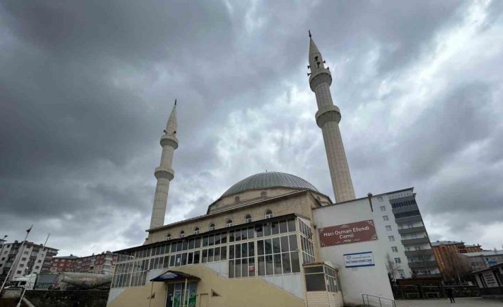 Çocukların biber gazlı oyunu cami cemaatini namazından etti, imam teravih namazını tamamlayamadı