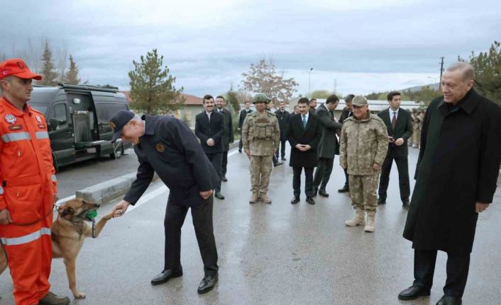 Cumhurbaşkanı Erdoğan: "Önümüzdeki günlerde inşallah bu gücümüzü karada, havada, denizde daha da artıracak çeşitli projelerle milletimizin huzuruna çıkacağız"