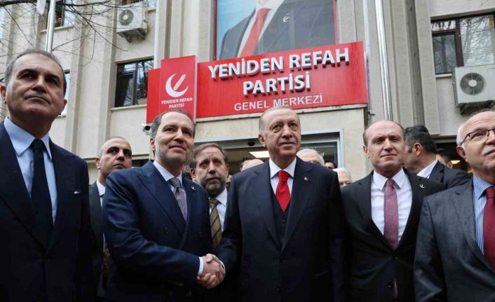 Cumhurbaşkanı Recep Tayyip Erdoğan’ın Yeniden Refah Partisi Genel Başkanı Fatih Erbakan’la görüşmesi başladı.