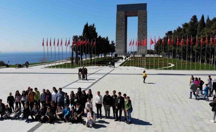 Cumhuriyet’in 100’üncü yılı ve Çanakkale Zaferi’nin 108’inci yılında Şehitler Abidesi’ne ziyaretçi akını