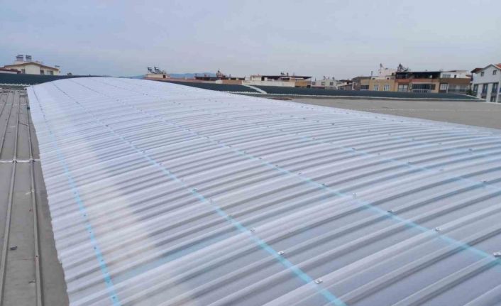 Davutlar Kapalı Pazar Yerinin çatısı yenilendi