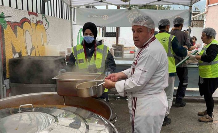 Deprem bölgesinde Anadolu mutfağından her gün 10 bin kişiye sıcak yemek