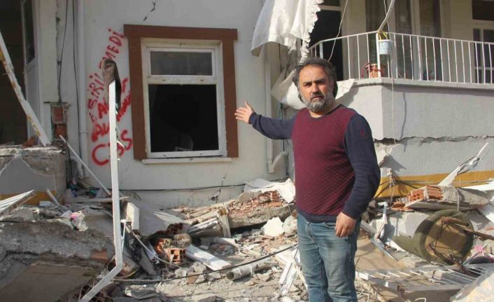 Depremde alt katı çöken binaya girip anne ve ablasını kurtardı