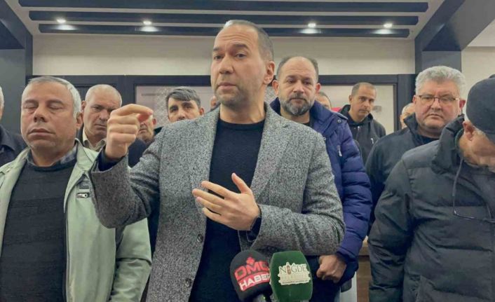 Depremde evlerinde hasar gören Niğdeliler, belediye Başkanı ile görüştü