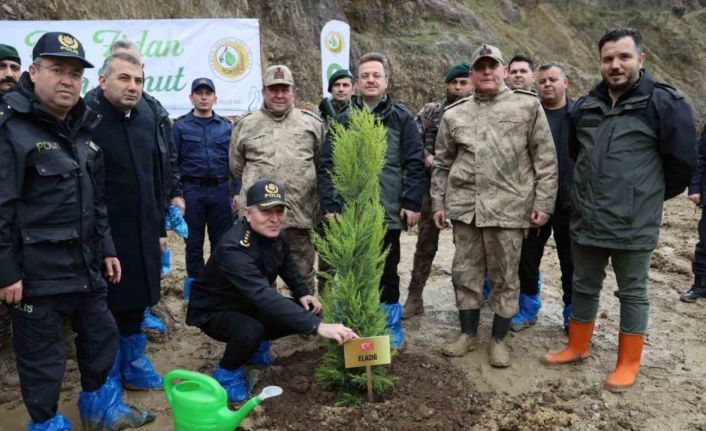 Depremden etkilenen illeri temsilen 2 bin 800 adet fidan toprakla buluştu