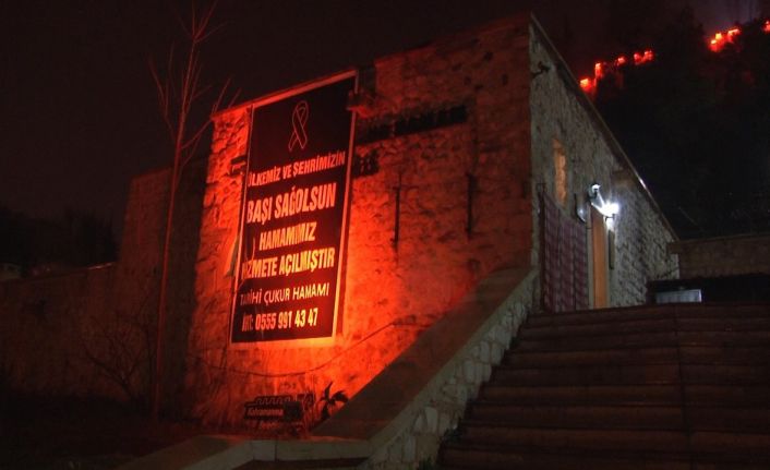 Depremden zarar görmeyen Tarihi Çukur Hamamı vatandaşlara hizmet vermeye başladı