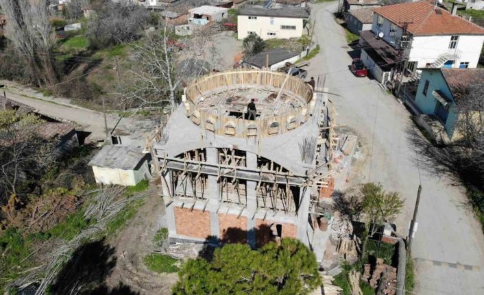 Depreme dayanıksız 61 yıllık köy camisinin yerine Osmanlı mimarisiyle yenisi yapılıyor