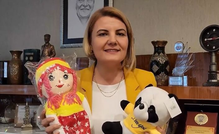 Depremzede çocuklar için sahaya oyuncak atılacak