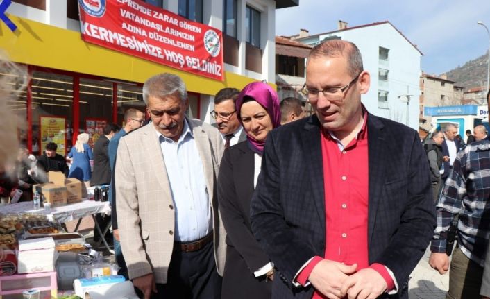 Depremzedeler için hayır çarşısı kuruldu