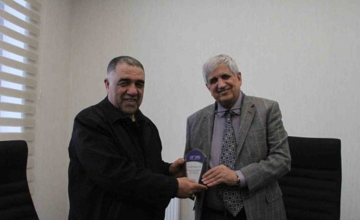 Depremzedelere destek için emekliliğini istedi