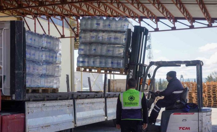 Diyarbakır’dan Şanlıurfa’ya 5 tır içme suyu desteği