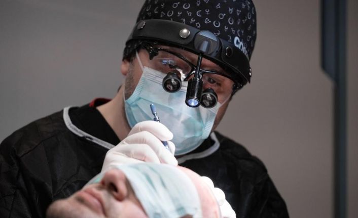 Dr. Levent Acar: "Saç ekiminde doğal görünüm nasıl elde edilir"