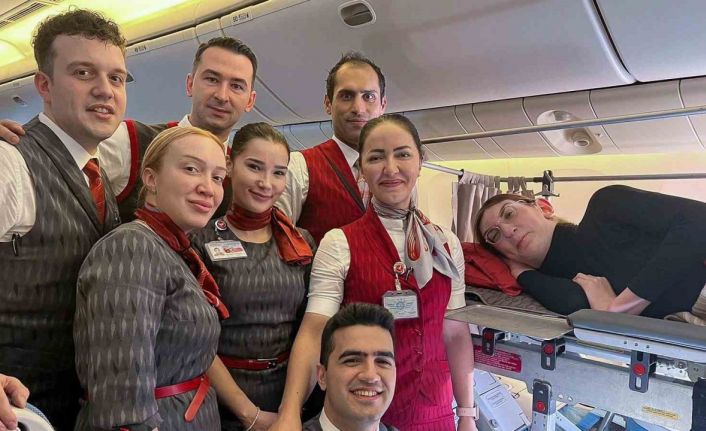 Dünyanın en uzun boylu kadını Rumeysa Gelgi Türkiye’ye döndü