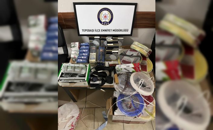 Elektronik malzeme hırsızları yakalandı