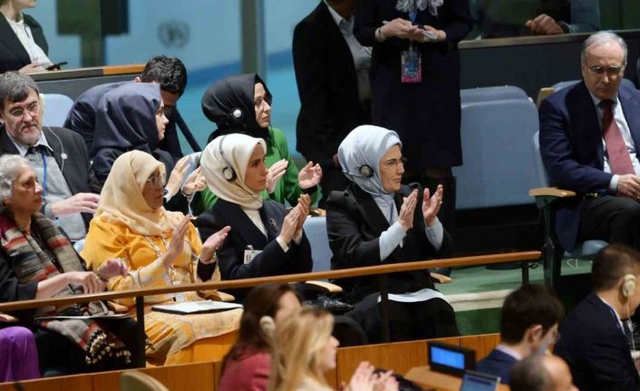 Emine Erdoğan ve Guterres, BM’de deprem için kurulan "Anma Köşesi’ni ziyaret etti