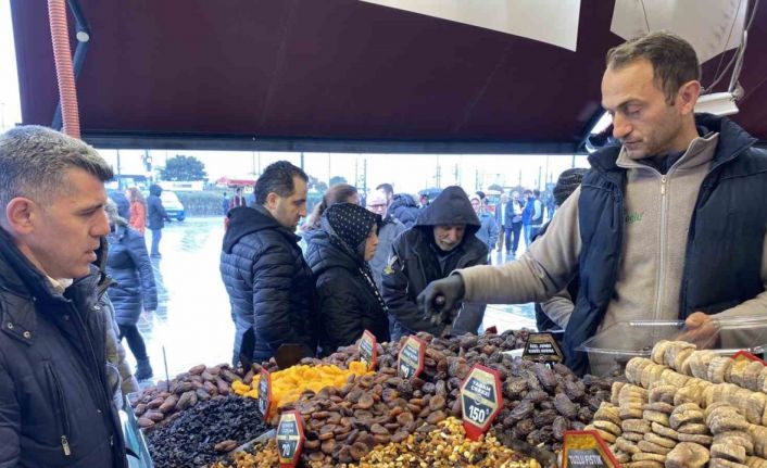 Eminönü’nde Ramazan yoğunluğu