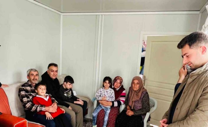 Engelli depremzede çocuktan Vali Çağatay’a çay daveti