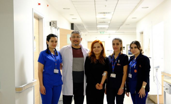 Enkaz başında beklerken sağlığından oldu, gönüllü gelen doktor yardımına koştu