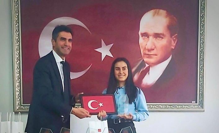Eskişehir Ticaret Borsası Ortaokulu öğrencisi Yağmur Bilgiç Odunpazarı birincisi oldu