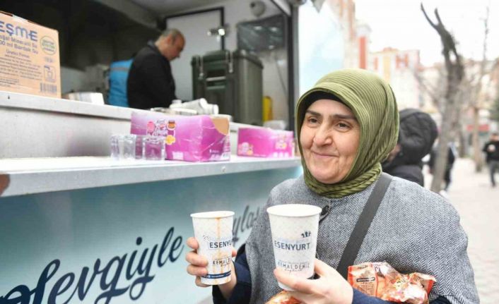 EYT’liler Esenyurt Belediyesinin ikramlarıyla ısındı
