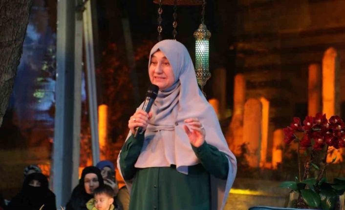 Eyüpsultan’daki konferansta konu başlığı; “Çocuğu Hayata Hazırlamada Anne Baba İş Birliği”