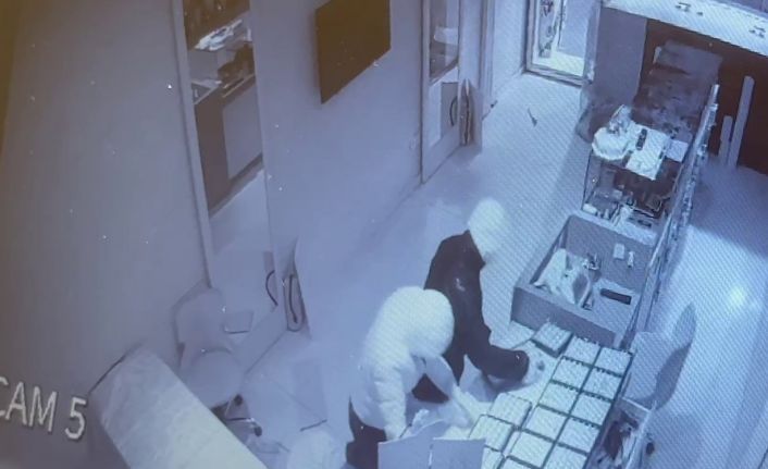 Film sahnelerini aratmayan soygun kamerada, “20 yıllık kuyumculuğumu, 3 dakikaya sığdırmışlar”