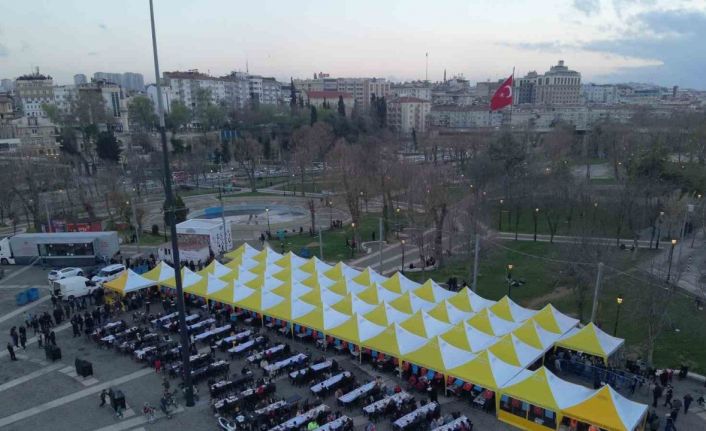 Gaziantep’te iftar çadırlarında günlük 15 bin kişi ağırlanıyor
