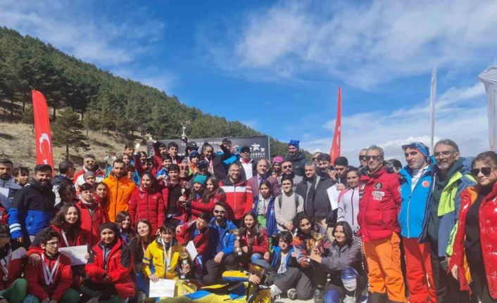 Geleceğin yıldız kayakçıları Analig’de yarıştı