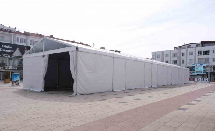 Günlük bin kişiye iftar yemeği verecek olan Sorgun Belediyesi, Ramazan öncesi 3 bin 500 adet gıda paketi dağıttı.