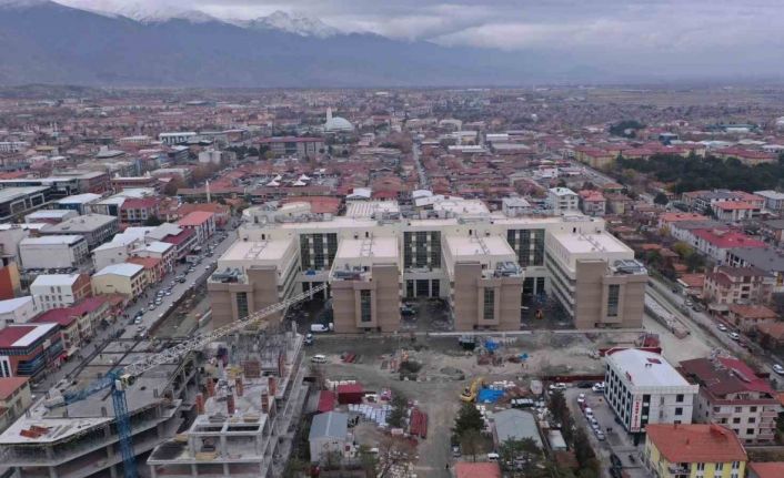 Güven endeksi hizmet sektöründe yükseldi, perakende ticaret ve inşaat sektörlerinde düştü
