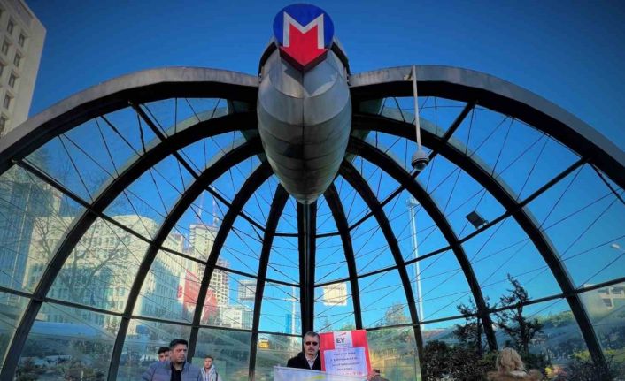 Hakları verilmeden işten çıkartılan engelli işçi, tek başına 4 yıldır eylem yapıyor