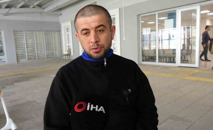 Hataylı depremzede:" Enkaz altında insanları görünce şuurumu kaybettim, oturdum ağladım"