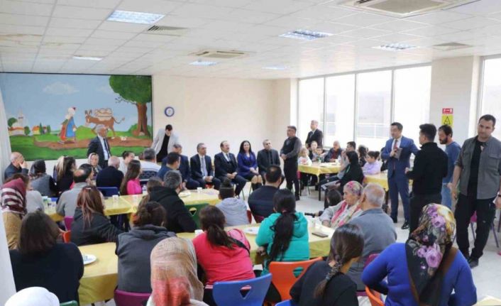 İl Milli Eğitim Müdürü Koca: "Yaraları sarmak için milletimiz ile omuz omuza çalışıyoruz"