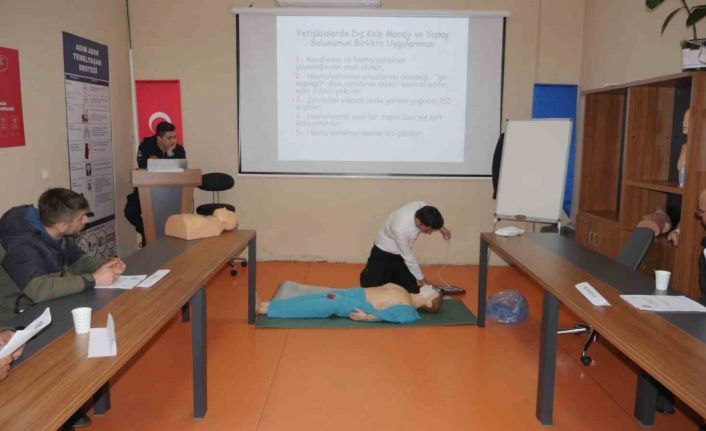 İlk yardımı öğreniyorlar