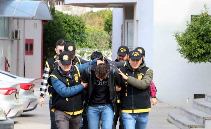 İş arayan iki arkadaşı darp edip, 91 bin liralarını gasp ettiler