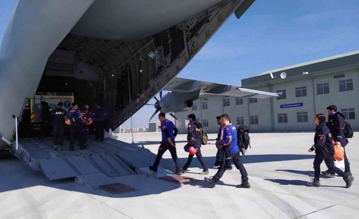 İstanbul’dan 29 AFAD personeli sel felaketinin yaşandığı illere doğru yola çıktı