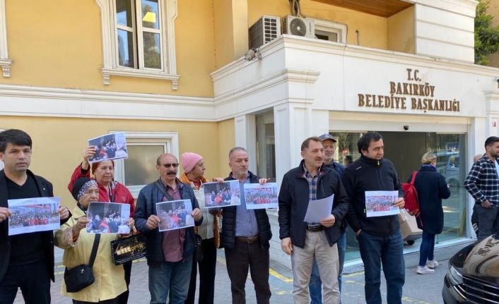 İşten çıkarıldığı iddia edilen Bakırköy Belediyesi işçileri belediye önünde eylem yaptı