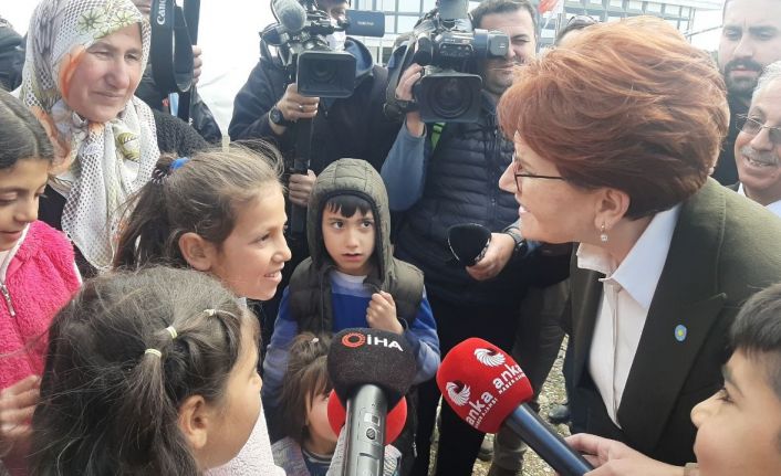 İYİ Parti Genel Başkanı Akşener, çadır kentlerde vatandaşların sorunlarını dinledi