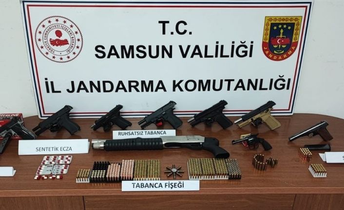 Jandarma aranan 595 kişiyi yakaladı