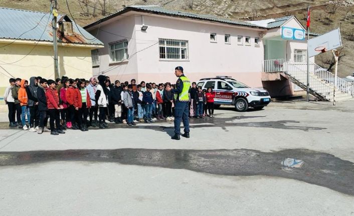 Jandarma’dan öğrencilere trafik semineri