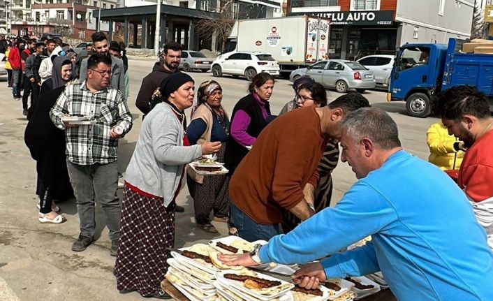 Kaburgacı Yaşar, deprem bölgesine desteğini sürdürüyor