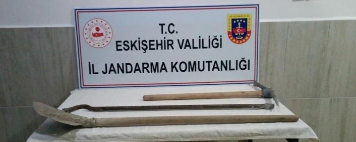 Kaçak kazı yapan 2 kişi suçüstü yakalandı