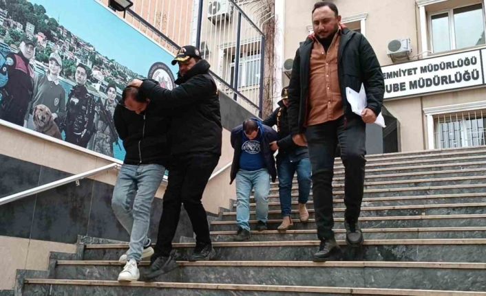 Kadıköy’de 88 yaşındaki vatandaşı arayıp 500 bin TL dolandıran iki şüpheli yakalandı
