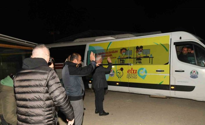 Kahramanmaraş ve Hatay’da 5 gün iftar verecek olan Lapseki Belediyesi ekip ve ekipmanları yola çıktı