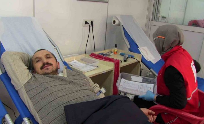 Kan bağışı için Kızılay’a akın ettiler