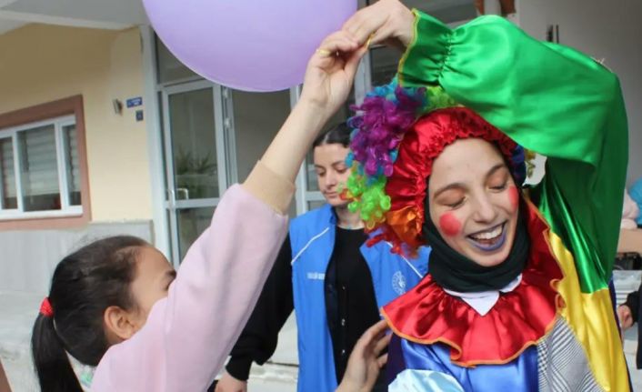 Karaman’da depremzede çocuklar gençlik merkezinde moral buluyor