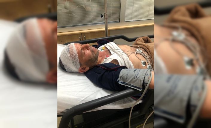 Kavgayı ayırmak isteyen köy muhtarı yaralandı