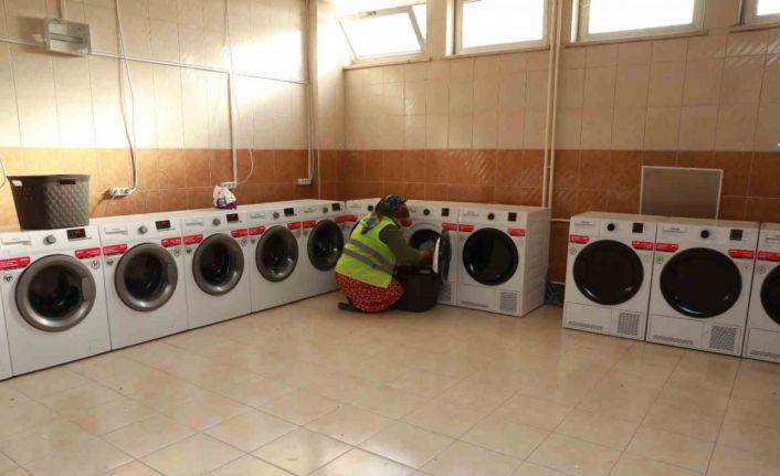 Kayseri Büyükşehir’den deprem bölgesine çamaşır yıkama merkezi