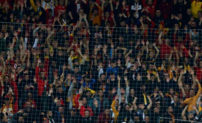 Kayserispor taraftarından Çamlı’ya destek, Ali Koç’a sitem